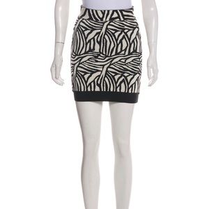 Herve  Leger 100% authentic mini skirt small super sexy fit
